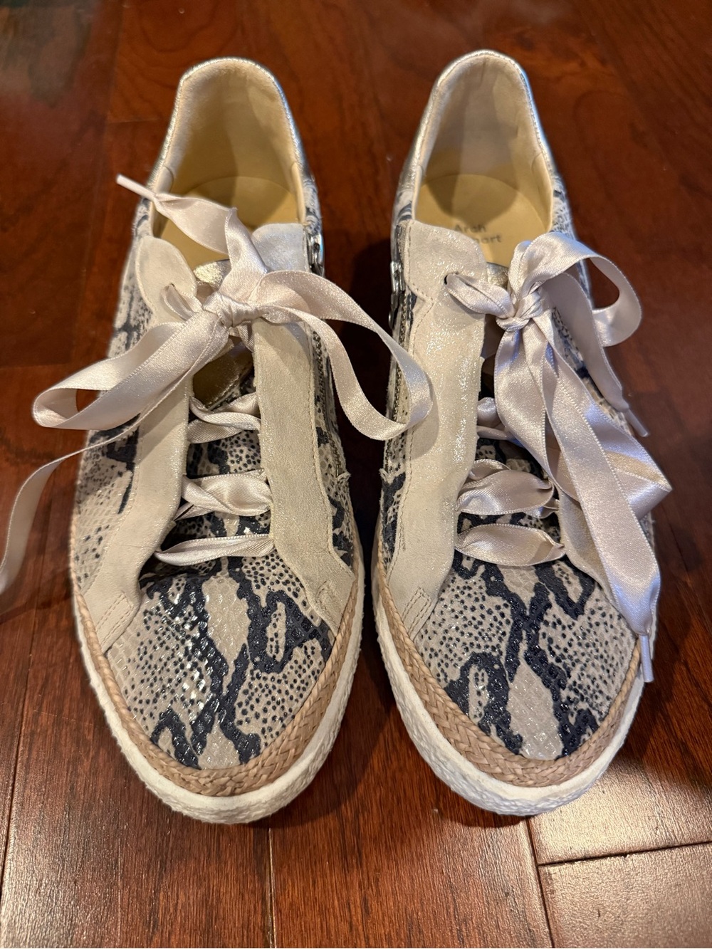 Womens Snake-Print Ribbon Lace sparkle sneaker  - Gray